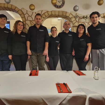 Hotel Deutsches Haus Aerzen Bagian luar foto